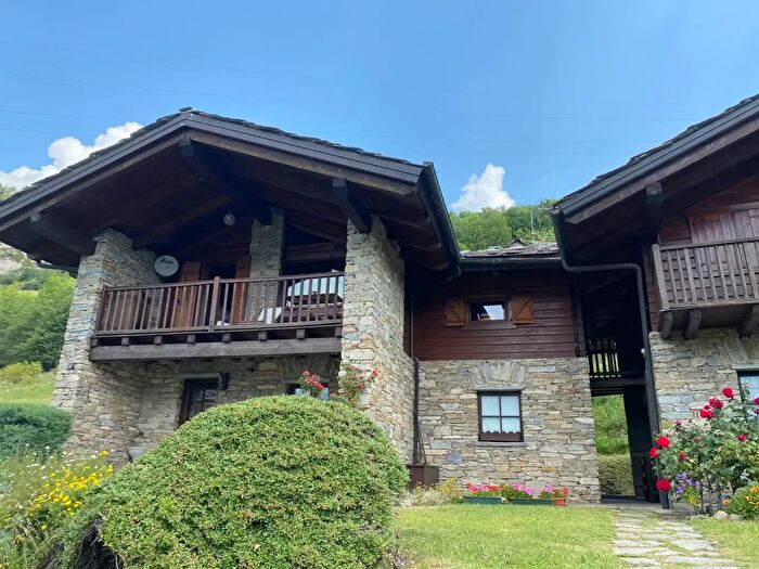 Appartamento trilocale in vendita in Frazione Villarisson, La Salle