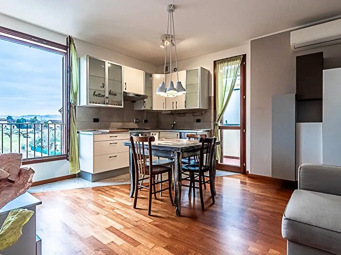 Appartamento trilocale in vendita in Via Alberazzo, Castel Bolognese