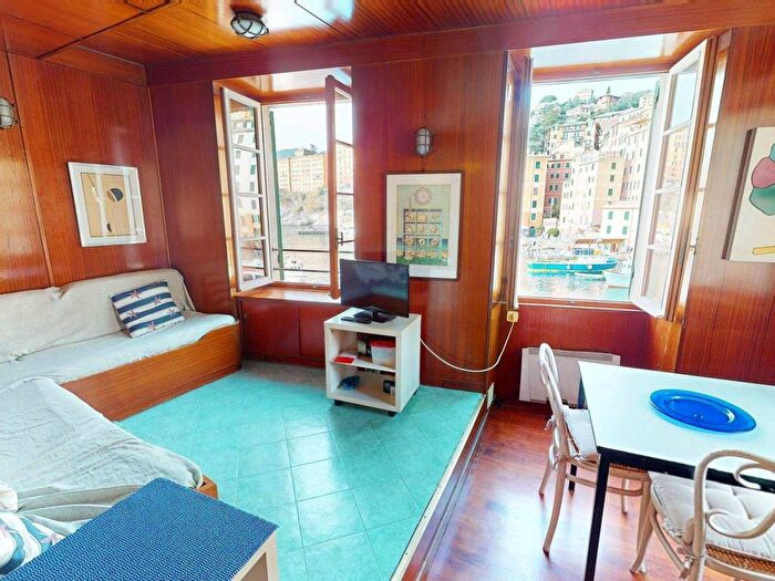 Appartamento trilocale in affitto in Via Isola, Centro, Camogli