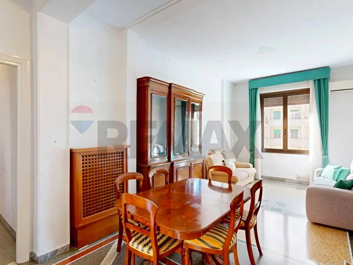 Appartamento con 5 locali in vendita in Via Catania, Roma