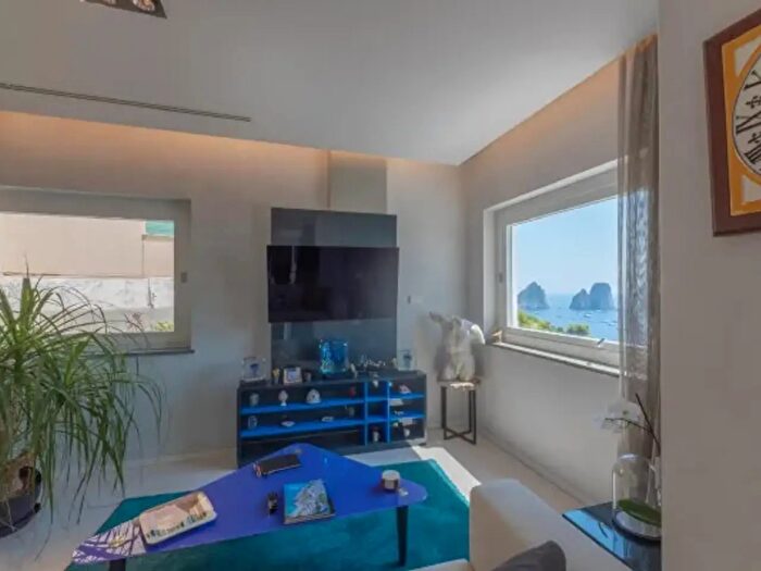 Appartamento con 6 locali in vendita in Via Piccola Marina, Capri