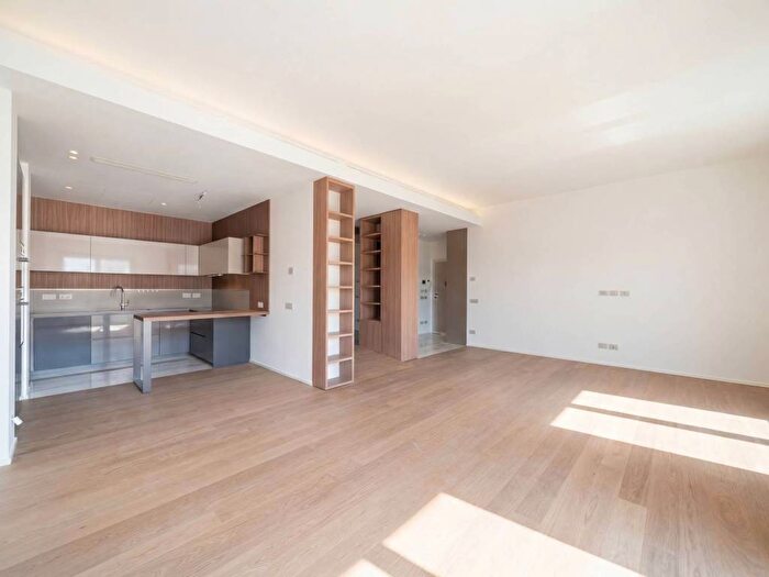 Appartamento quadrilocale in affitto in Via Giacomo Puccini, Cadorna Castello, Milano