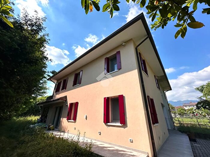 Casa quadrilocale in vendita in Via T Rubelli, San Zenone Degli Ezzelini