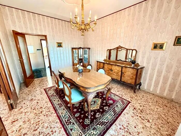 Appartamento trilocale in vendita in Via Camicia, Piacenza