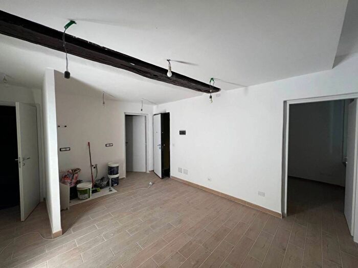 Appartamento trilocale in affitto in Vico degli Adorno, Prè, Genova