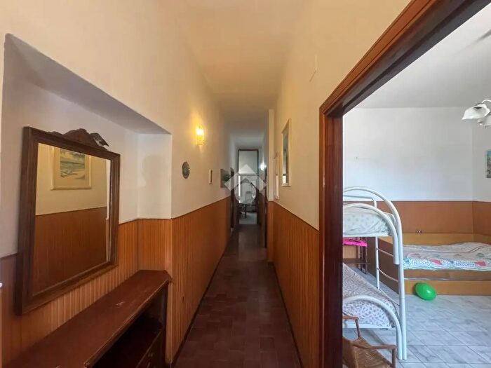 Appartamento trilocale in vendita in Via Appia, Minturno