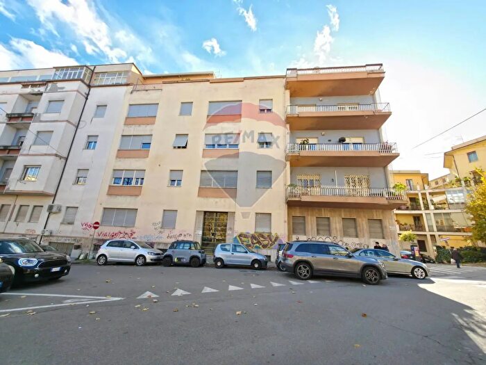 Appartamento con 10 locali in vendita in Via Brenta, Cosenza