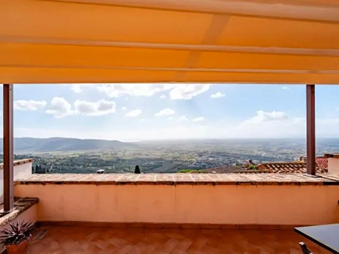 Appartamento con 6 locali in vendita in Vicolo Sernini, Cortona