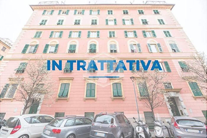 Appartamento con 5 locali in vendita in Viale Aspromonte, Genova
