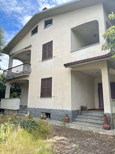 Casa con 8 locali in vendita in Capriata DOrba