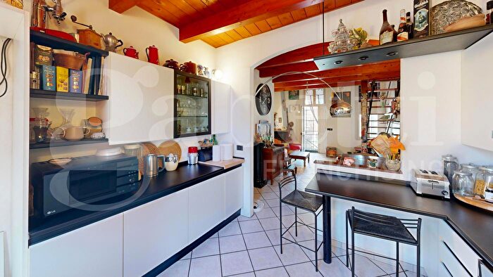 Appartamento trilocale in vendita in Via San Rocco, Finale Ligure