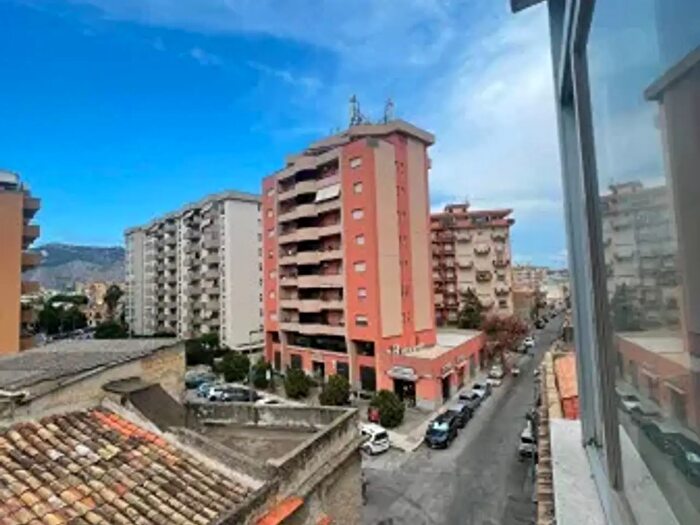 Appartamento trilocale in vendita in Via Mammana, Palermo