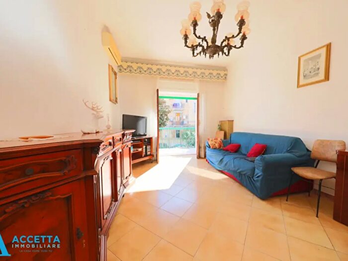 Appartamento quadrilocale in vendita in Via della Croce, Taranto