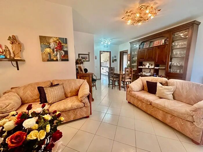 Appartamento con 5 locali in vendita in Carrara