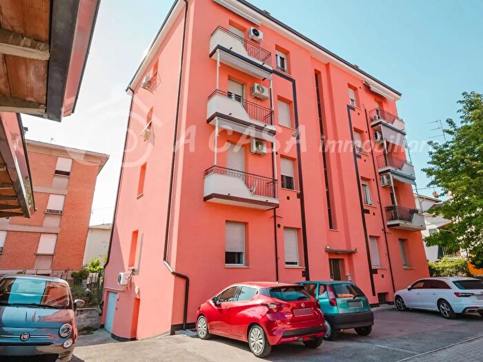 Appartamento trilocale in vendita in Via San Leonardo, Parma