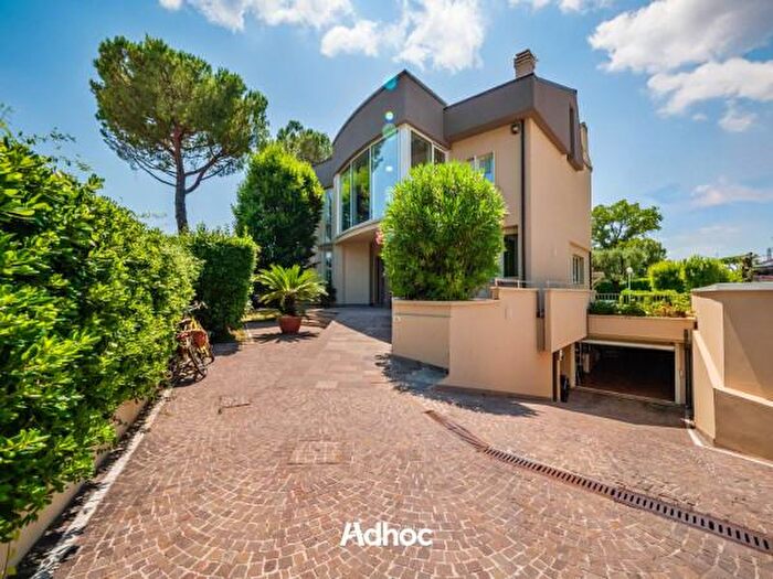 Casa con 6 locali in vendita in Via Cesare Pavese, Fano