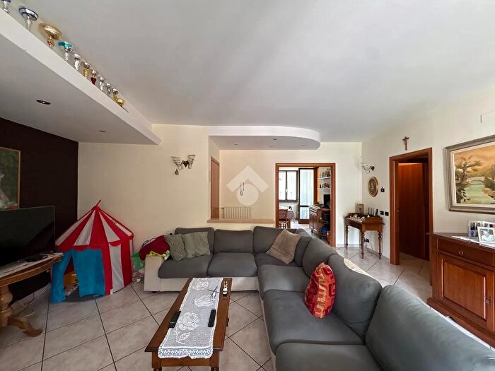 Appartamento quadrilocale in vendita in Via Pescarie, Foresto Sparso