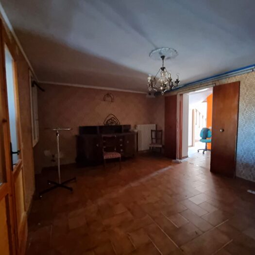 Casa con 12 locali in vendita in Via Estense, Serramazzoni