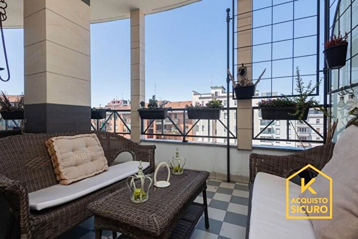 Appartamento con 5 locali in vendita in Via Cardinale Mezzofanti, Milano