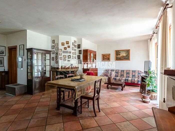 Appartamento con 6 locali in vendita in Via Domenico Troili, Macerata