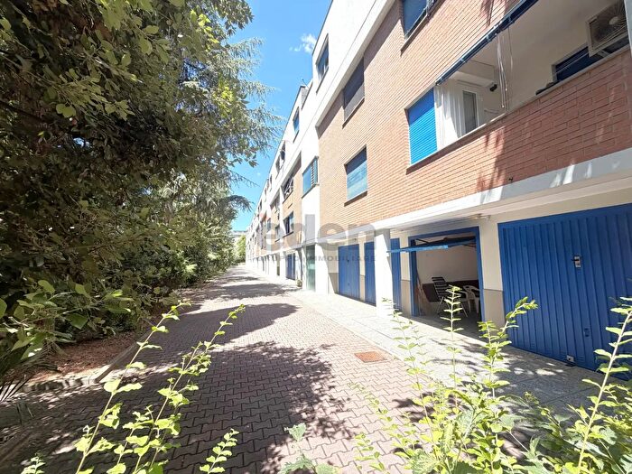 Appartamento trilocale in vendita in Via Giuseppe Peano, Modena