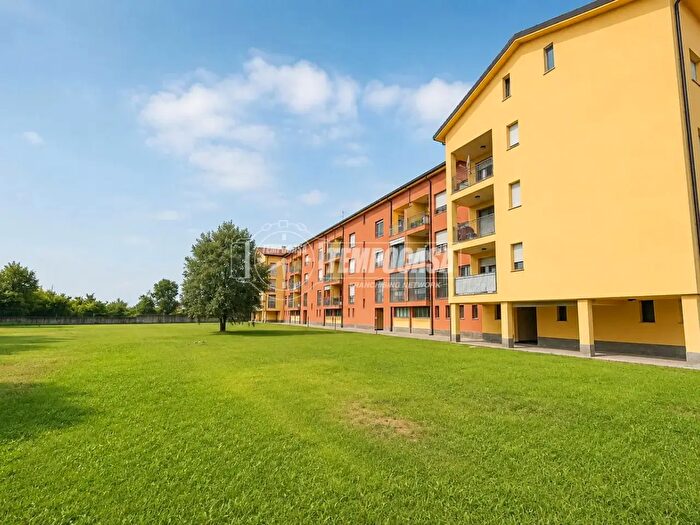 Appartamento trilocale in vendita in Via San Giuseppe Moscati, Abbiategrasso