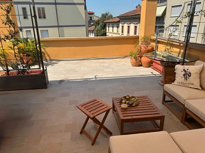 Appartamento quadrilocale in affitto in Via Giovanni Bovio, Firenze