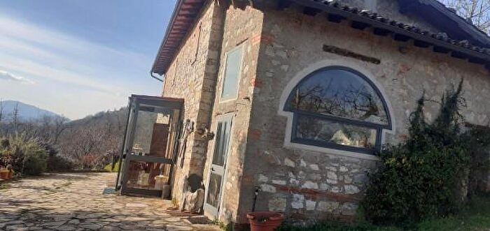Casa con 6 locali in vendita in Coreglia Antelminelli