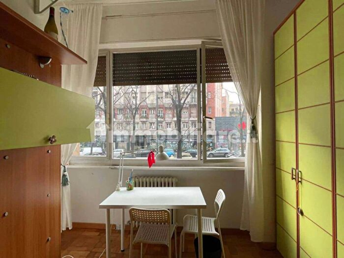 Appartamento quadrilocale in affitto in Viale Regina Giovanna, Morgagni, Milano