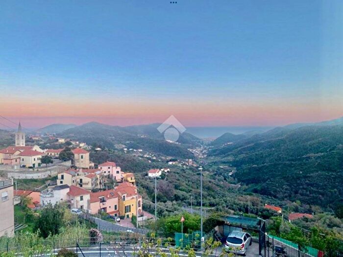 Appartamento con 5 locali in affitto in Via Giuseppe Mazzini, Centro, Magliolo