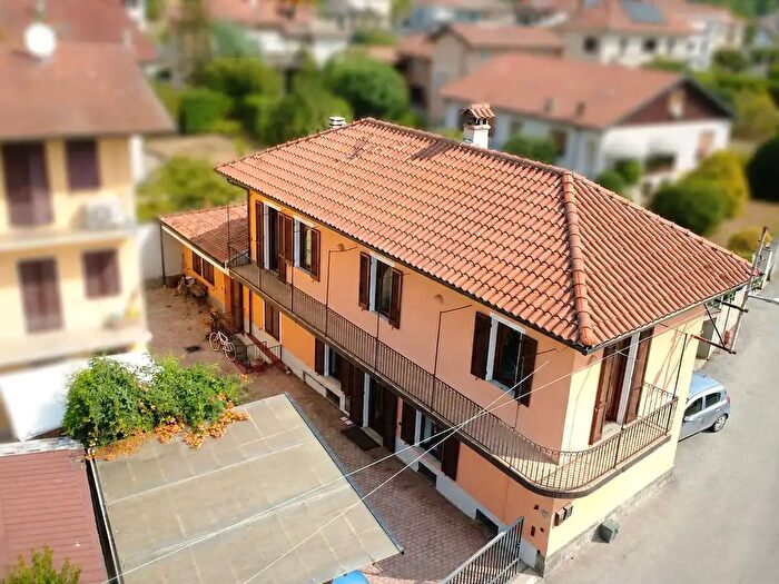 Casa con 6 locali in vendita in Via Baraggiola, Gozzano