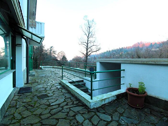 Appartamento quadrilocale in affitto in Strada della Valle dei Pomi, Superga, Torino