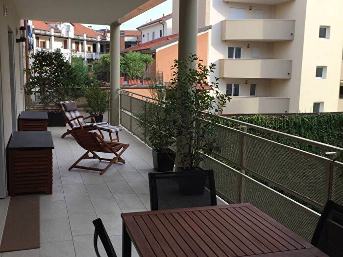 Appartamento trilocale in affitto in Via Giulio Belinzaghi, Farini, Milano