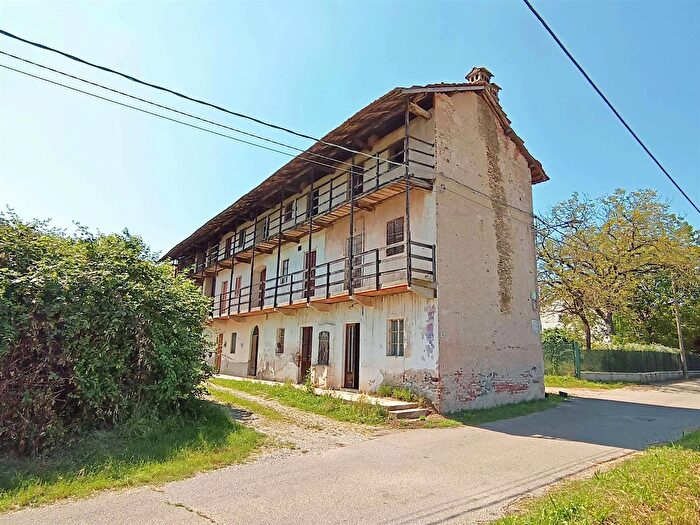 Casa con 6 locali in vendita in Cureggio, Cureggio