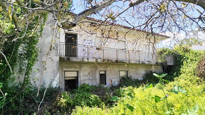 Casa con 8 locali in vendita in Mascalucia