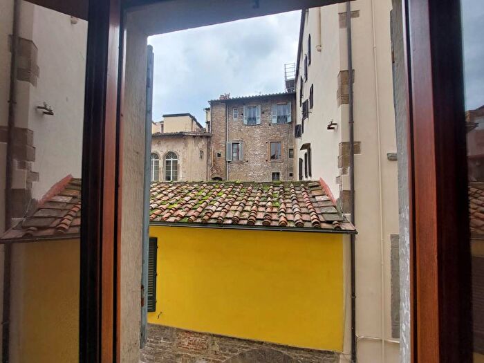 Appartamento quadrilocale in affitto in Piazza di Santa Croce, Santa Croce, Firenze