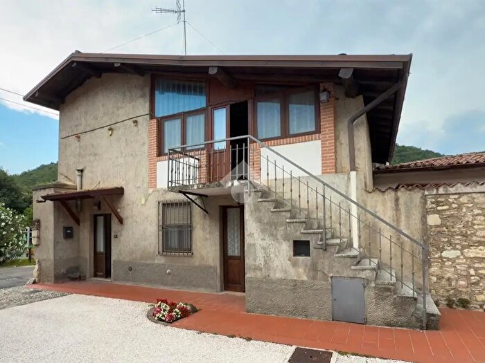 Casa trilocale in vendita in Via Alfiere, Gussago