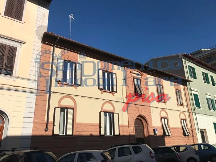 Appartamento con 8 locali in vendita in Livorno