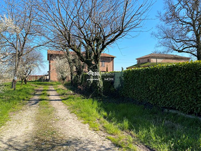 Casa con 17 locali in vendita in Modena