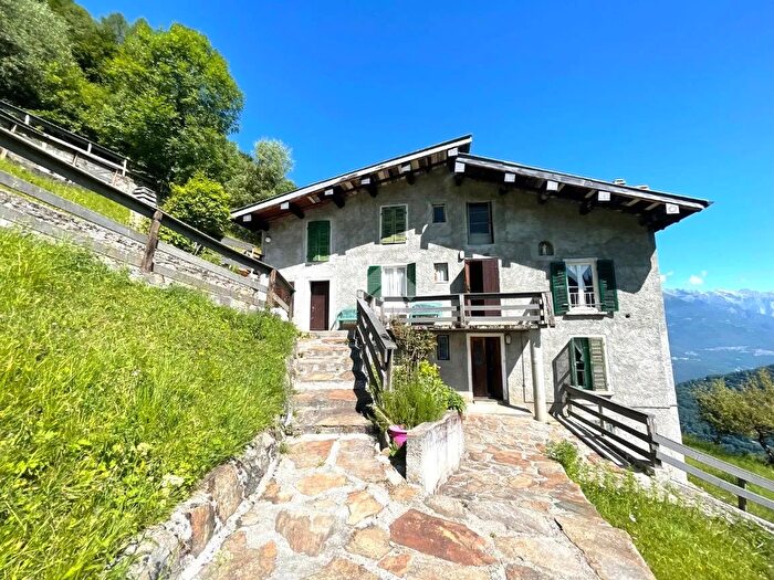 Casa con 20 locali in vendita in Località Ronchi, Bema