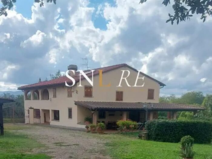 Casa con 6 locali in vendita in Via Enrico De Nicola, Reggello