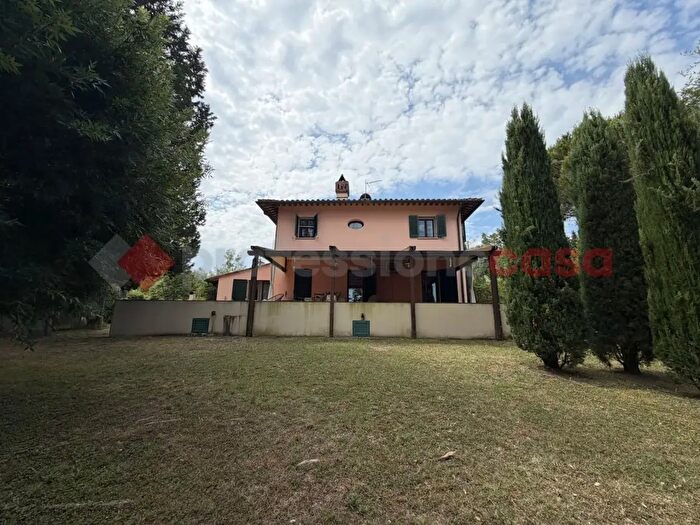 Casa con 8 locali in vendita in San Miniato