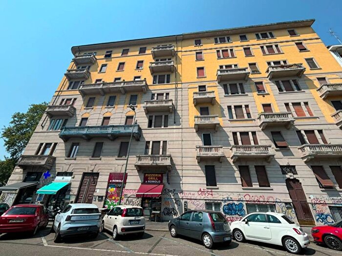 Appartamento quadrilocale in affitto in Viale Romolo, Navigli Darsena, Milano