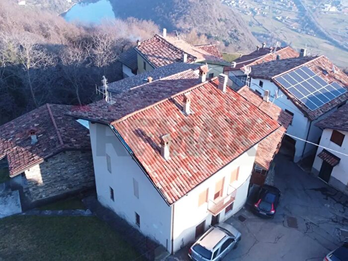 Casa con 6 locali in vendita in Darfo Boario Terme