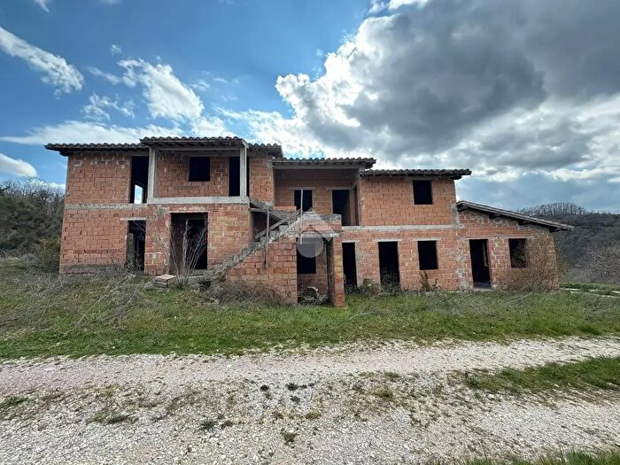 Casa con 20 locali in vendita in Località Monteluiano, Gubbio