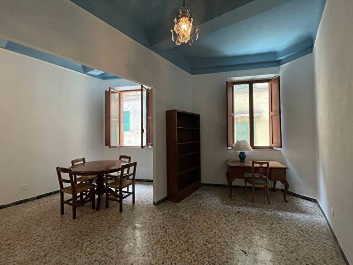 Appartamento trilocale in affitto in San Domenico Fontebranda, Siena