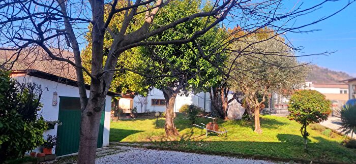 Casa con 9 locali in vendita in Vittorio Veneto