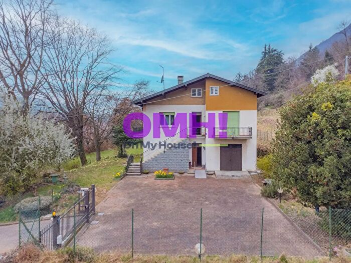 Casa con 6 locali in vendita in Via Laveno, Cittiglio