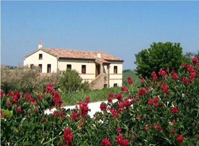 Casa con 6 locali in vendita in Via Montegranale, Jesi