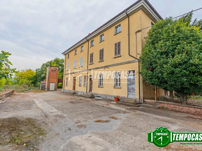 Appartamento con 11 locali in vendita in Via Caorsana, Piacenza